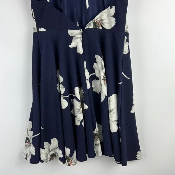 Papaya Navy Floral Print Halter Dress Sz: M - Picture 6 of 8